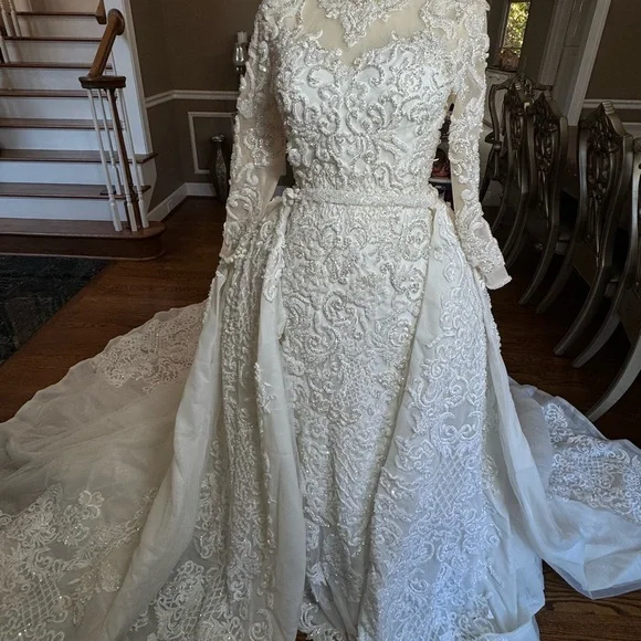 Elegant Lace Long Sleeve Wedding Dress
